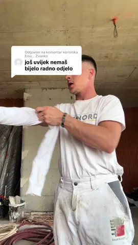 Odgovor korisniku @Ema... Zvonko P.S ovo je “random” majica,nisam navijač nikakavog kluba😂 #fyp #foryoupage #fy #fyppp #balkan #hrvatska #bosna #ajdinzs #viral_video #goviral #srbija #build #work #job #working #germany #slovenia #austria #construction #architecture #baustelle #baumit  #DIY #building #plastering #zidari #keramika #majstor #knauf #constructionworker #constructionlife 