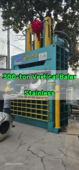 A 300-ton vertical metal baler efficiently shears and compresses stainless steel scrap. It features an automatic lift door, auto shear mode, and auto eject function. The chamber uses manganese steel for durability and energy efficiency. 🚀💪 #HydraulicBaler #MetalBaler #StainlessSteel