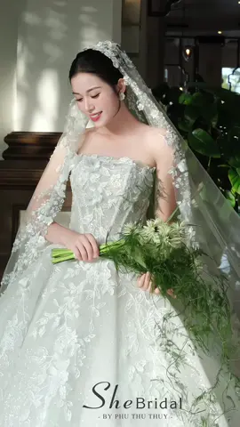 Em muốn được làm công chúa của anh, để cuộc đời này được anh nâng niu và chăm sóc 👰‍♀️ #SheBridal #codau #wedding #makeupdepTPVinh #Vaycuoicaocap #makeupdepTPVinh 