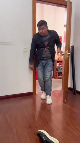 7482330155910761785我也拿了杯子，碍不碍事？