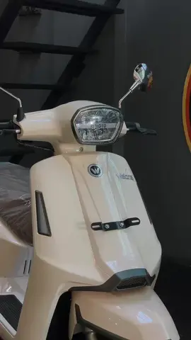 Wmoto Velora 150CC hadir dengan tampilan terbaru, Kunci keyless dan sudah ada dudukan plat depannya 😍 Makin cakep dan tentunya lebih safety.  Sudah bisa di order di the bikershop 📱 : 0889 5295 453 (eka the bikershop)  #wmotovelora150cc #wmoto  #wmotovelora150  #wmotoveloraindonesia  #wmotovelorathebikershop