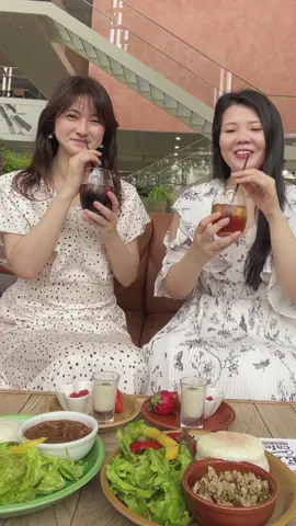 💗久しぶりにりさちゃんとデート💗 かわいいお店で美味しいものをた〜っぷり食べちゃった でも、そんな日こそ手放せないのが… ＼ ととのいフローラ ／🌿✨ 食べた糖を水や炭酸に変えてくれるってすごくない？ しかも赤ちゃんでもOKなやさしい成分で、毎日安心して飲めちゃう☺️ 前は便秘薬に頼ってたけど、今はととのいフローラがあれば大丈夫 私たちの定番アイテムになってるよ💚 🉐【500円OFFクーポン】もあるから、気になる人はぜひ使ってね👇 クーポンコード▶︎ 2525kimi 有効期限▶︎ 2028/1/31まで @nkks_jp  #AD #ととのいフローラ #腸活 #便秘解消 #美容習慣 #腸内環境改善 #美容と健康 #腸内フローラ #アラフィフ美容