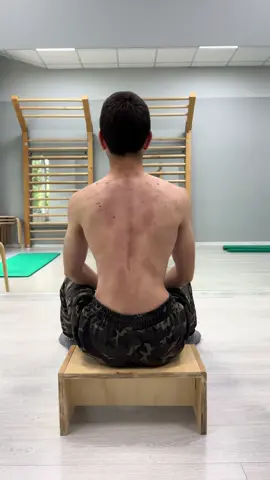 🔄 Гръбнакът има памет — върни му правилната форма! 💪🧠С правилната мускулна активация и насоки от рехабилитатора Тодор Тодоров, това момче успява видимо да изправи стойката си и да върне контрола над тялото си! 🧍‍♂️✅ Рехабилитаторът Тодор Тодоров е специализирал в Шрот терапия, полския метод FITS и SEAS, доказани подходи при гръбначни изкривявания. 🇩🇪🇵🇱🇮🇹 Резултатите говорят сами. Тялото може да се промени – стига да му дадем правилния път. 💥🙌📞 За повече информация и запазване на час: +359 87 7876501 #posturecorrection #scoliosisawareness #scoliosis #spinehealth #spine #therapy #training #SEAS #FITS #SCHROTH #method 