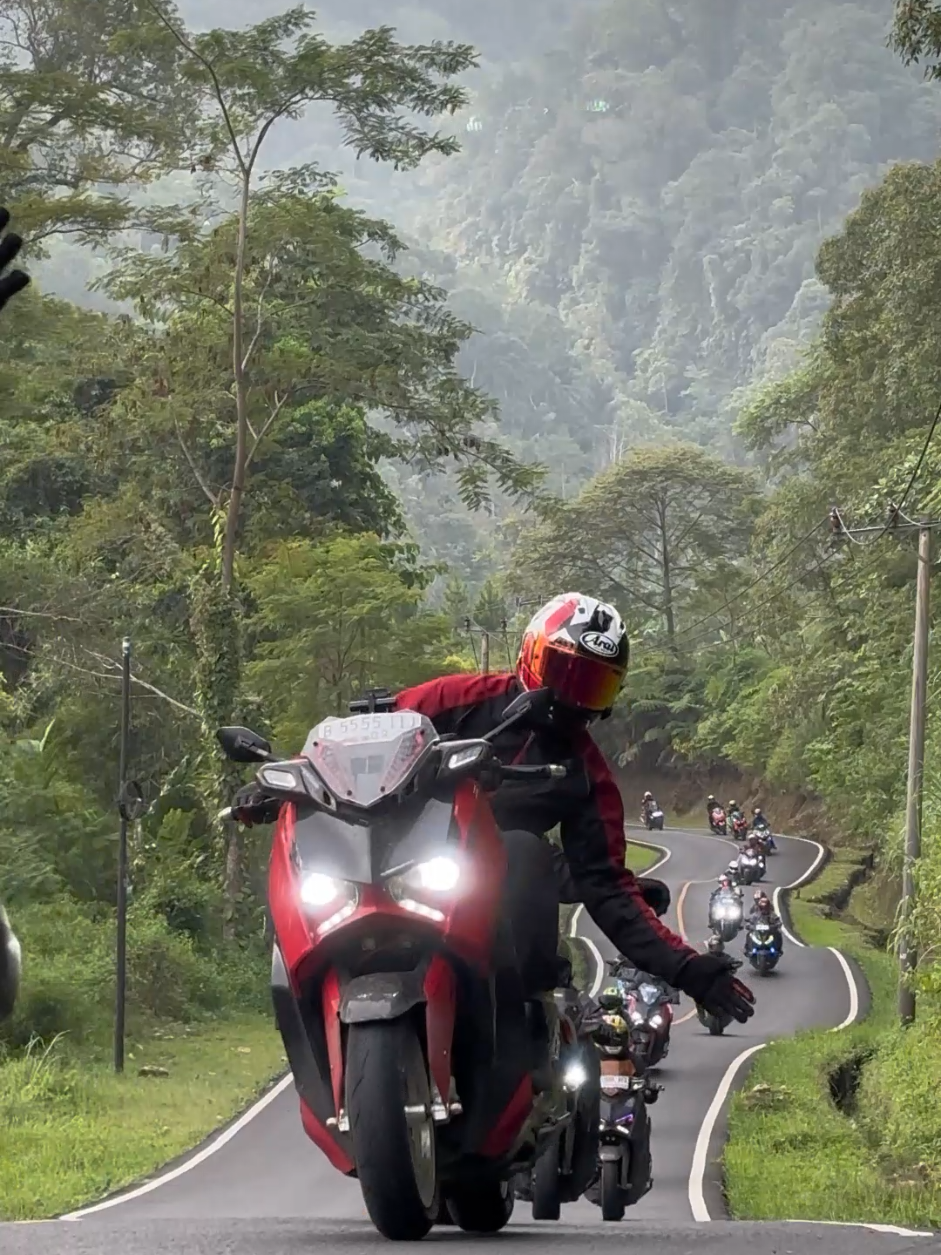 Jalan berliku, obrolan seru dan kopi yang gak ada habisnya. . Dibulan november kami akan pecahkan rekor touring terbanyak di naringgul, sebanyak 75 member touring ke Bali menghadiri Jamnas IMO ke 6. #depokmaxowners #indonesiamaxowners #respectothersbebrothers #jejakdepokmaxowners #jejakdmons #imobatavia #imorumahkamikamutemankita #depok #nmaxdepok #xmaxdepok #nmaxnation #xmaxnation #nmaxindonesia #xmaxindonesia #yamahaindonesia #indonesiamaxowners #imo #depokmaxowners #dmons #imoventure #maxiyamaha #fyp #fouyou 