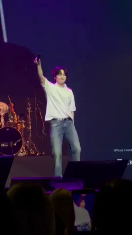 JUNMYEON IS THE CUTEST!!! AHHHH🫶🥹 JUNMYEON WHAT ARE YOU DOING!! 😅😂😭 #SUHOStarlitSanctuary #수호 #MeetYourSuperstar #SUHOinKL2025 #SUHOinKL #suho #엑소 #EXO #weareoneEXO 