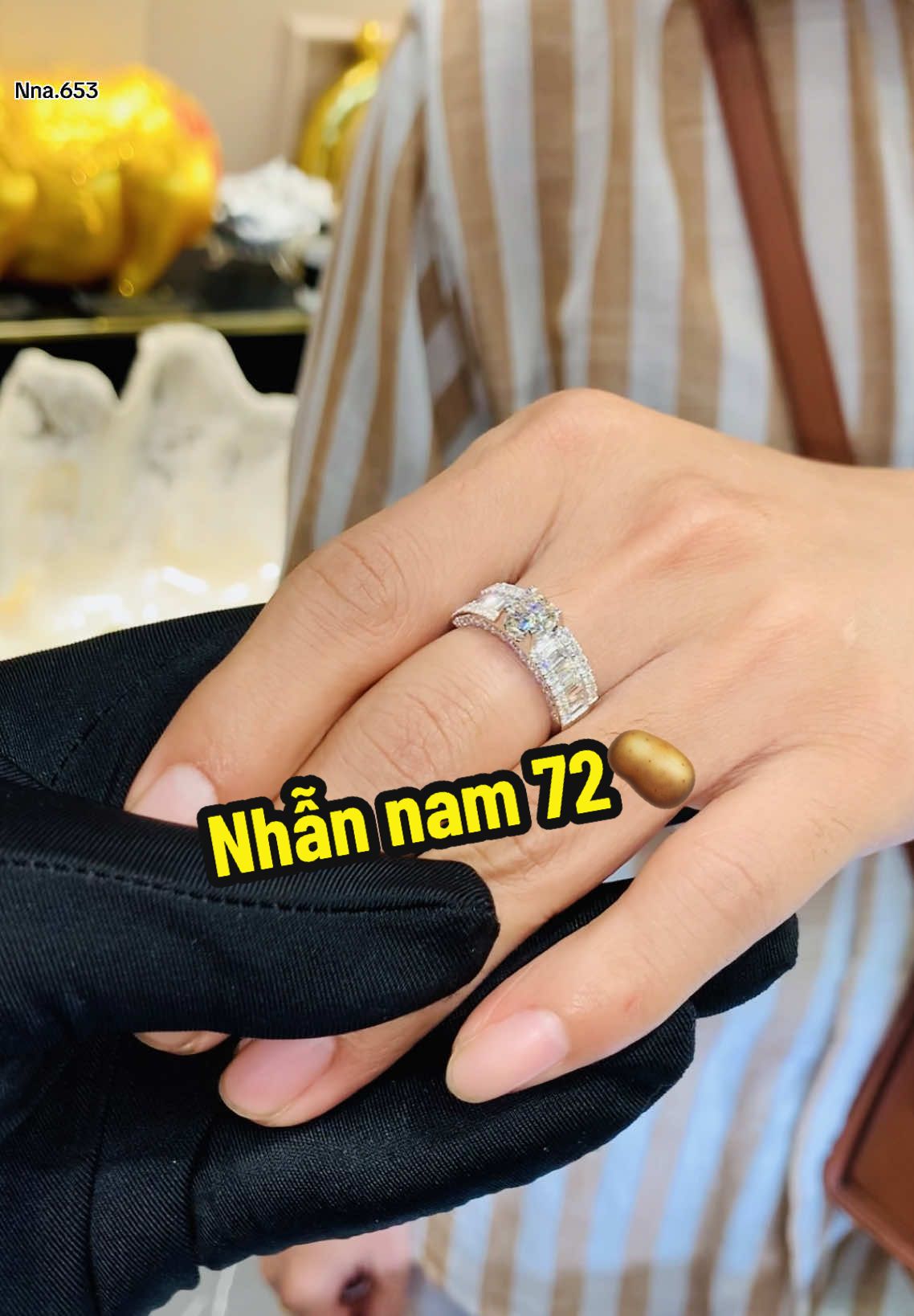 Bàn giao nhẫn nam kim cương đơn giản nhẹ nhàng và sang trọng tại #tamluxury #nhannam #kimcuong #trangsuc #xuhuongtiktok 