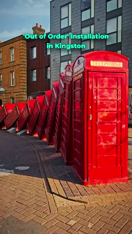 Have you seen the “Out of Order” telephone box installation in Kingston? The renowned public artwork was designed by Scottish sculptor David Mach and unveiled in 1989. Located on Old London Road, it features 12 classic red K6 telephone boxes arranged to appear as if they’re toppling over like dominoes. This playful composition has become an iconic landmark, attracting both locals and tourists ☎️ 📍 29a Old London Rd, Kingston upon Thames KT1 1QP #london #kingston #redphonebooth #installation #streetart