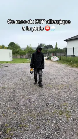 Trois gouttes de pluie et ça bosse plus..😮‍💨@L’apprenti  Vous arrivez à bosser quand il pleut vous ?