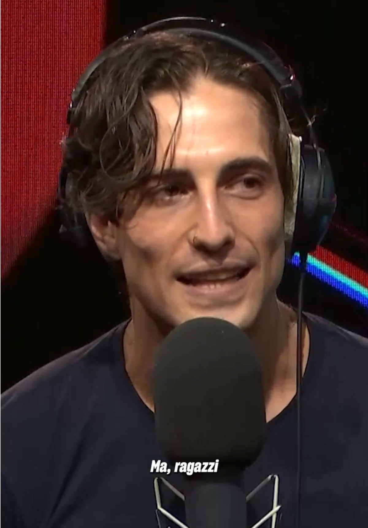 Le interviste sono tutte uguali 📣  Rivedi l’intervista completa a @Damiano David su RTL 102.5 Play!📲💻  #CollettivoZeta  