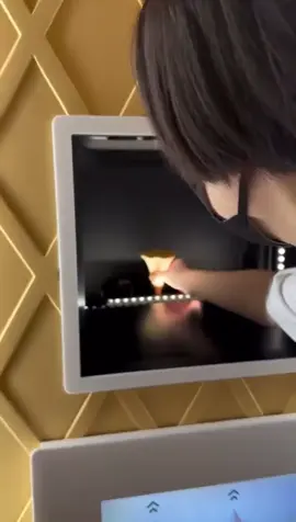 Ice cream machine in Japan #fyp #interesting #japan