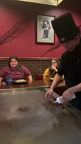 Teppanyaki chef fails #funny #tiktok #fyp #chef #teppanyaki #foryou #people 