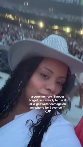 If ykyk! Metlife Stadium Night 4 🌧️ #metlife #beyonceconcert #cowboycarter 