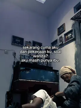 #CapCut  lancarkan rejekiku dan sehatkanlah kedua orang tuaku yaallah🤲🙏  #fyp #sadstory #ibu #fypシ゚ #pekerjaan #orangtua #ayah 