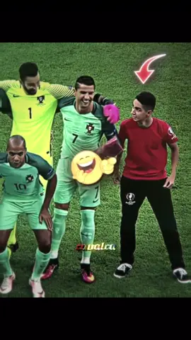 THE FAN WANTED TO JOIN THE TEAM TOO 🤣 #portugalfc #cr7edits #ronaldo7 #footballedits #cr7fans 