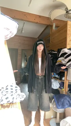 たまに見るダンス上手い人のジェニーの真似^_^手かズボンとニット帽可愛いでしょｺｺﾉﾀﾞﾖ→@atmark__official 