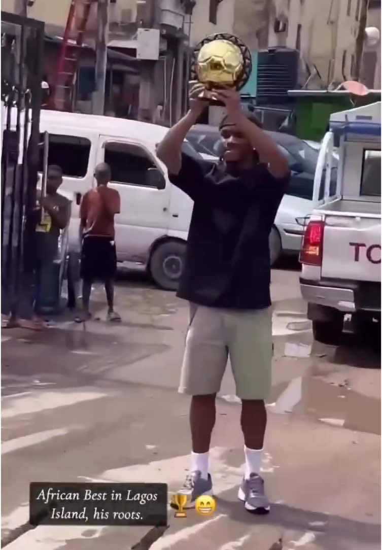 🇳🇬🌟 AFRICA’s best Player, Ademola Lookman has been in Lagos. So far, he took his CAF Award to Lagos Island, Linked up with Davido and Zlatan Ibile. Doingsss! 😎 #ademolalookman #lookman #lagos #naija #nigeria #davido #zlatanibile