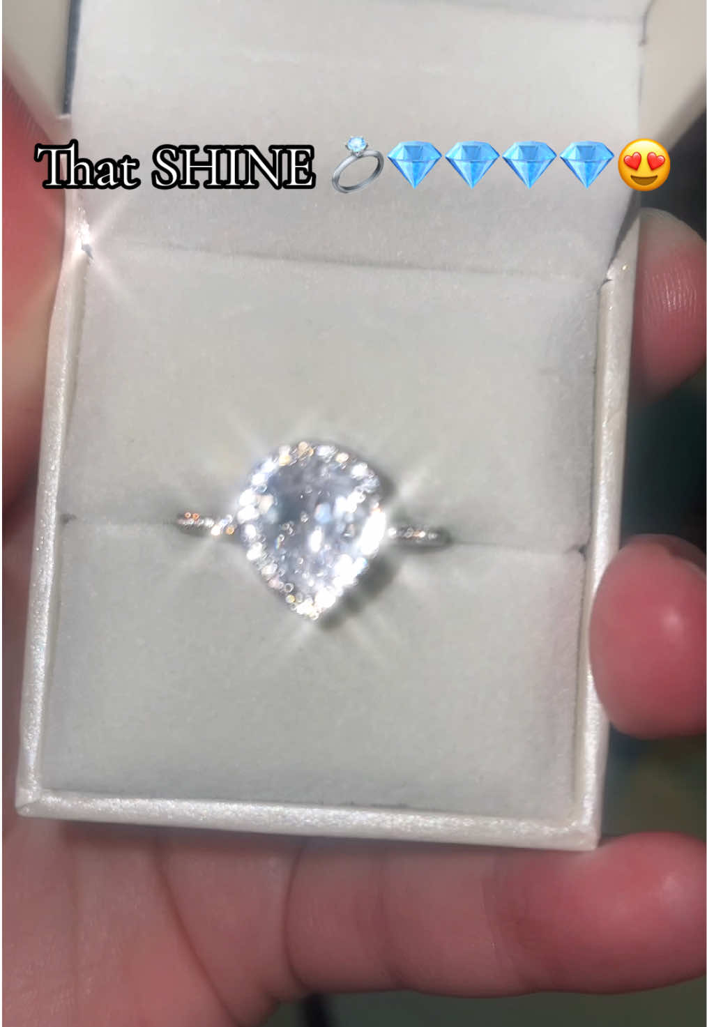 @Yeelery Jewelry 😍💍💎 now this is beautiful #diamondring💍 #yeeleryjewelry #jewlery 