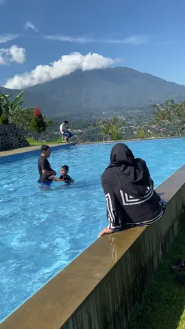 Betah bgt ga mau balik 🤭#staycationpuncak #theadangzeckyresort #fyp