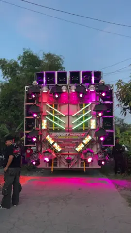 vibes mangrib”🥰@madas audio #bahanswmu #madasaudioblitar #karnaval2025 #karnavalpesagi #horeggank #ngxngosek #nandaaudiojember 
