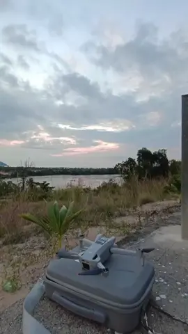 pemandangan gunung jantan pongkar 😍 #pesonakarimun #inikarimun  @kuli_projek17 #DELTA_DRONE #pesonaindonesia  #wanderfullindonesia #pesonakarimunkepri #gunungjantankarimun #kabupatenkarimun #tanjungbalaikarimun #fypviral #fypviraltiktok🖤シ゚☆♡ #viralvideo #viraltiktok #sunset 