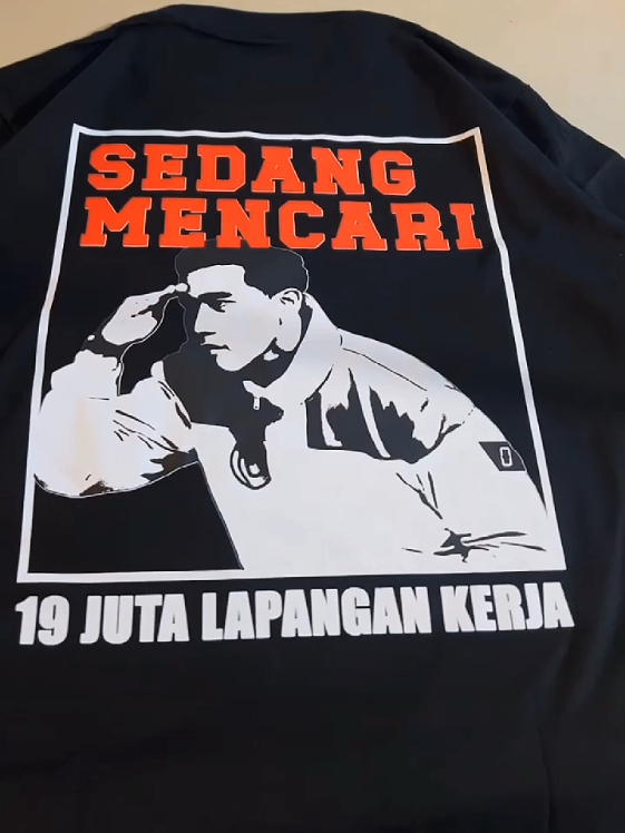 sedang mencari 19 juta lapangan kerja🔥 #kaos #kaoskatakata #kaosviral #kaosdistro #kaospria #kaoskeren #fypp 