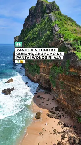 Wonogiri punya banyak pantai cantik untuk dikunjungi 🏝️ salah satunya Pantai Karang Payung ini😉  📍Pantai Karang Payung, Paranggupito, Wonogiri #wonogiri #wonogiri24jam #pantaikarangpayung #pantaiwonogiri #pantai #hiddengems #paranggupito #CapCut  