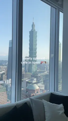 new sky-high cafe in Taipei with a helipad & taipei 101 view🚁🏙️ #taiwantravel #台北咖啡廳 #打卡景點 