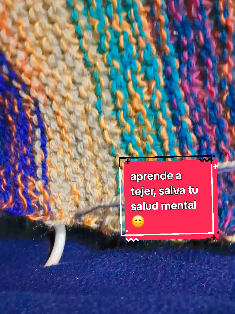 Tejer es una forma de mantener la mente en calma. 😑 cuando estas ansiosa(o) ayuda a pensar mejor.🙏 #Otoño  #otoñoenchile  #amotejer  #tejidoadosagujas  #otoñoytejidos  #cardigan  #tejidoamano  #costumbresantiguas 