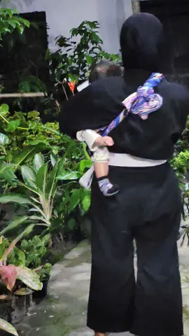 Tetap semangat Berlatih, sambil momong Putri-nya.. Alhamdulillah suami - istri sama² ikut latihan bersama, semoga dilancarkan segala urusan, tetap terlimpah barokah dalam Lindungan Allah SWT.. Tinggal sebentar lagi Perjuangan mu selama ini akan membuahkan Tujuan..