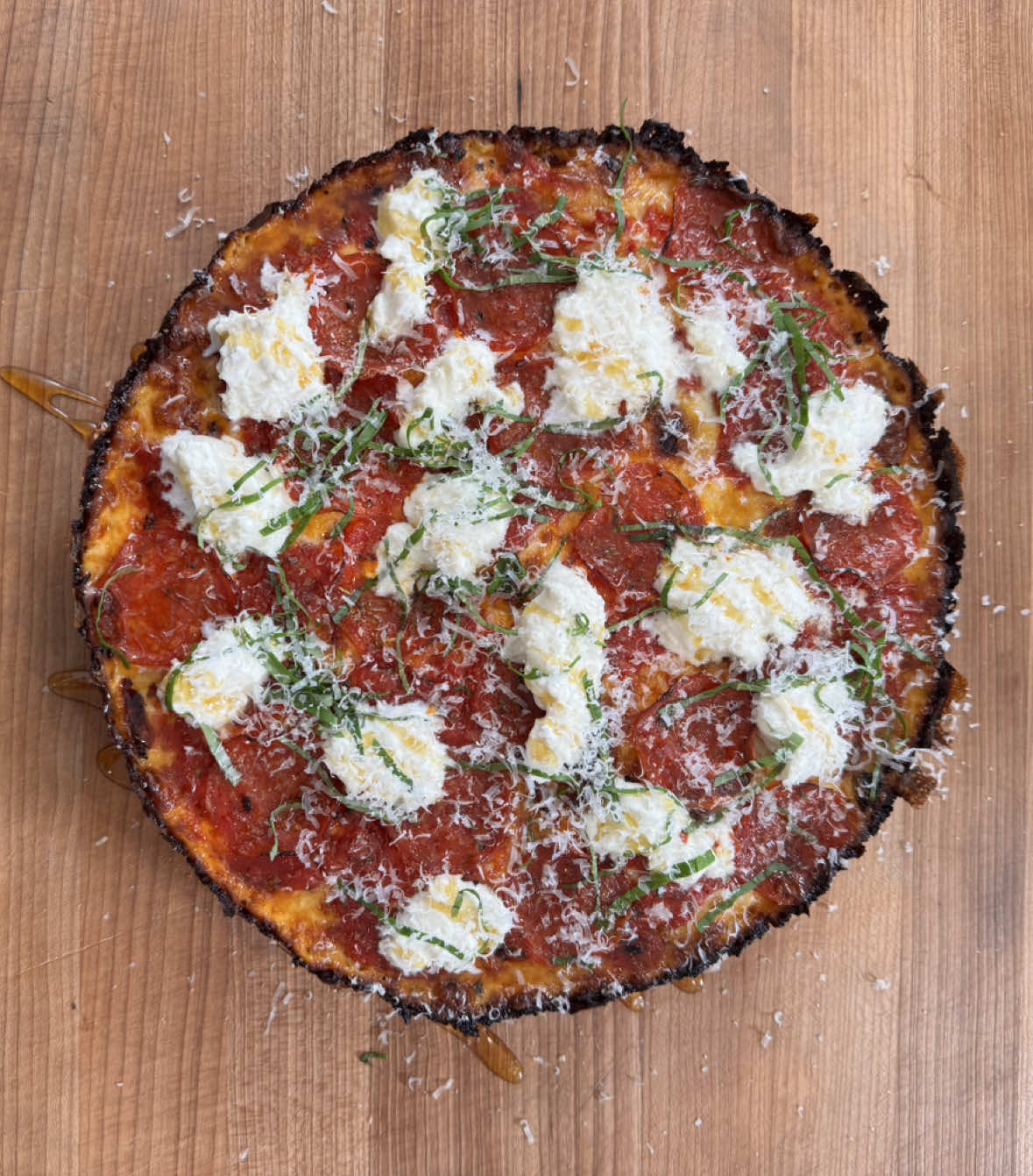I’m coming for ya Little Caesar’s  Recipe on my website (link in b!0) There’s a free trial 😉  #pizza #castiron #Recipe #pizzarecipe  