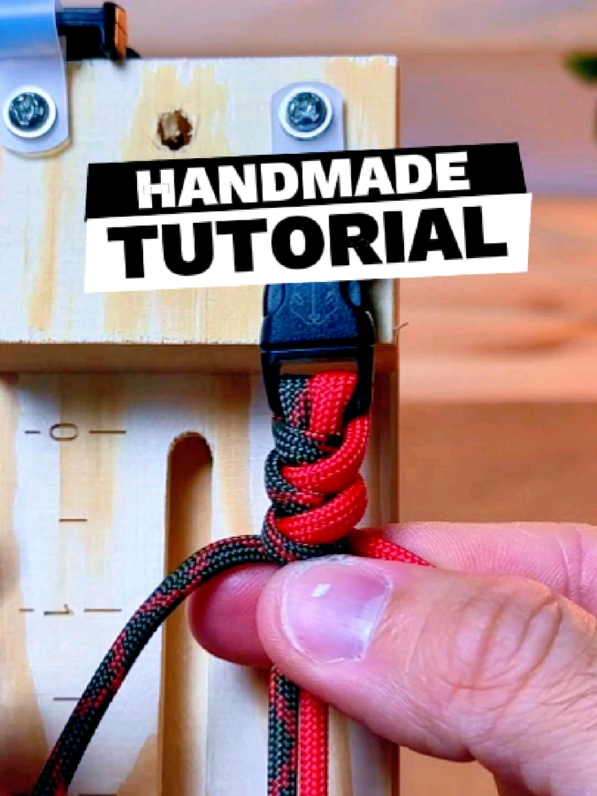 Easy Paracord Bracelet Tutorial  #easyparacordbracelettutorial #bracelet #braceletmaking #niftyfox 