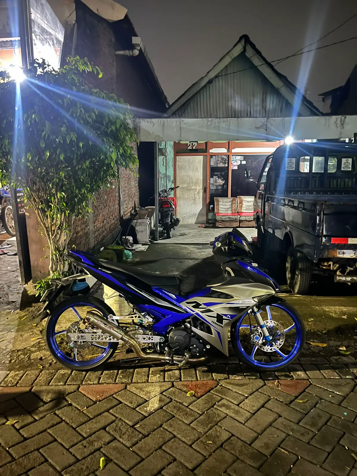 forsale mx king 2024 biru exterior sesuai foto barang std utuh semua body dapat 2 kembali turun dealer juga bisa, baut mesin segel belum pernah bongkar, ecu apido malaysia ecu std ada, atas nama sendiri motor belum 1 tahun ( beli bulan 10) bbm shell v power use only ( ga pernah pake pertamina ) oli shell biru use only, barang insya allah istimewa gaada pr kali aja ada yang minat nerusin, harga tertera nego tipis ya temann🙏🏻  tiger 2008 ss lengkap mati spek 70/70 barang seperti di foto kondisi mati (cuman kendala spul mati) selebihnya aman, velg rcb, arm mos, shok mos, dll selebih e cek sendiri yok🙏🏻🙏🏻 jalur cepatt 0881026705386 #fy #fyp #fypシ #zxycba #xyzbca #xuhuongtiktok #mxking150 #herex #herexjatim #herex1200m #mxking #y15zr #y15zrmalaysia #tiger #tirevherex 