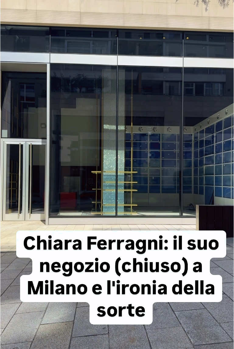 #altamoda solidale a fianco dell'ex #chiaraferragni #store a #milano. @MilanoFashionTour 