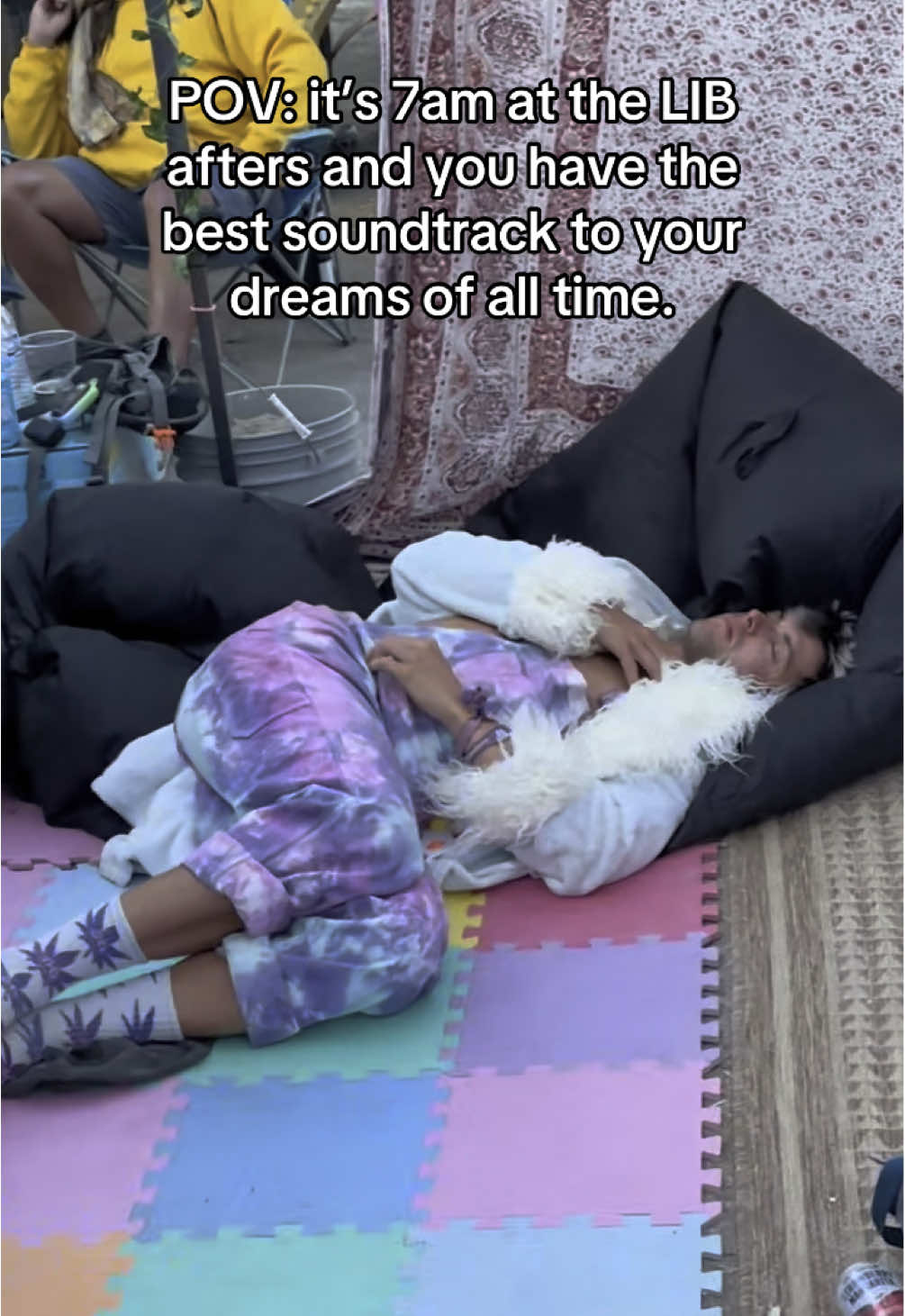 I love hearing all my friends laughing and having fun while I disco nap!! 🪩😴 