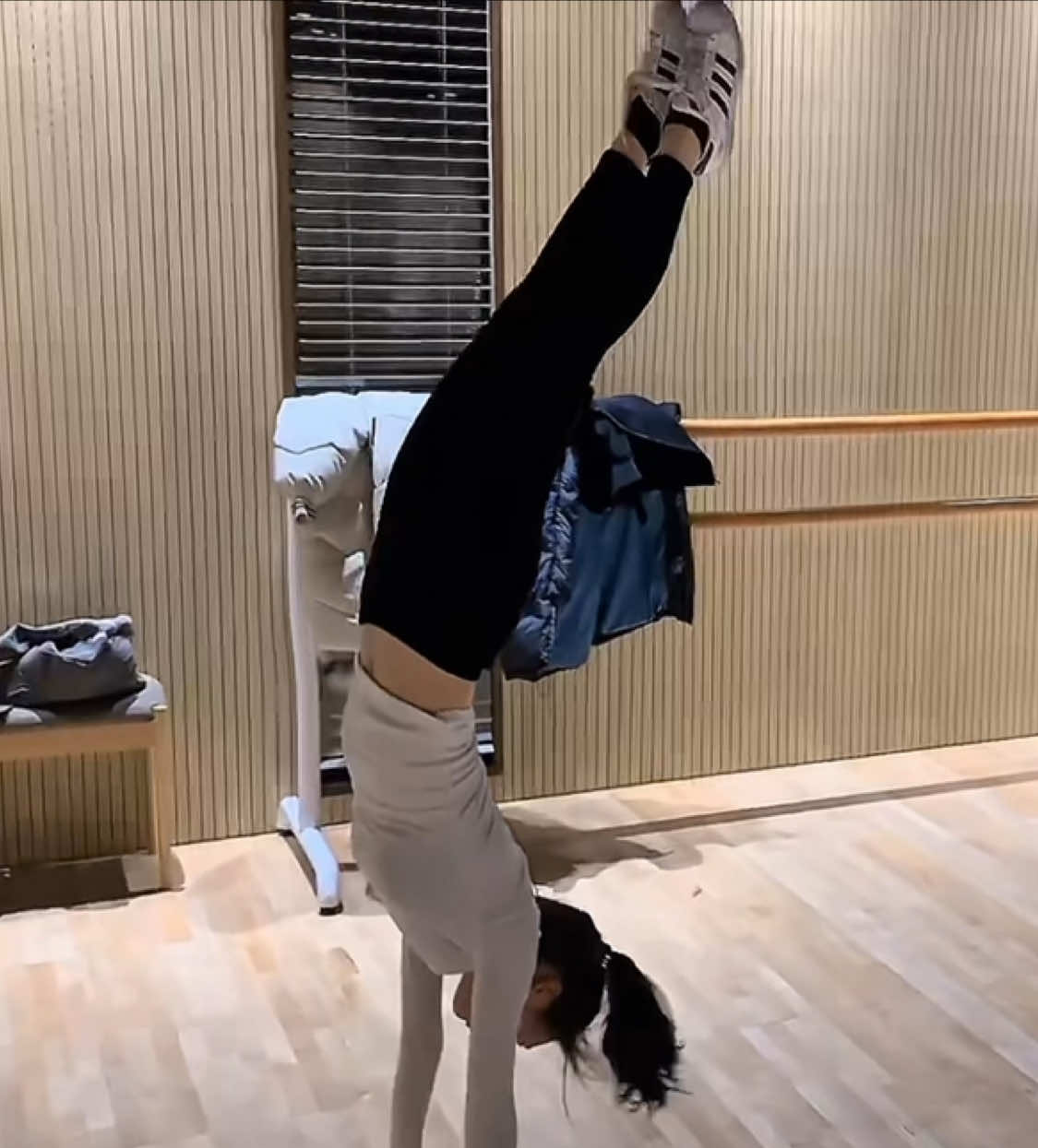 Cómo lidias con el estrés? #acrobatica #nayoon #meme