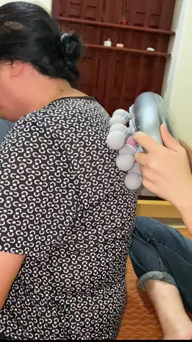 Máy massage nhà Takara đáng tiền nha #maymassagecamtay #maymassage #yengiadungday99 #maymassagetakara #viral 