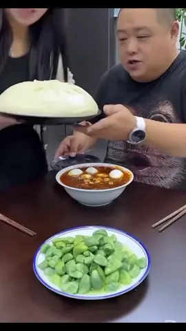 funny husband and wife eating  #creatorsearchinsights #chinesemukbang #mukbang #funny #eating #Foodie #asmr #fakefood #viral 