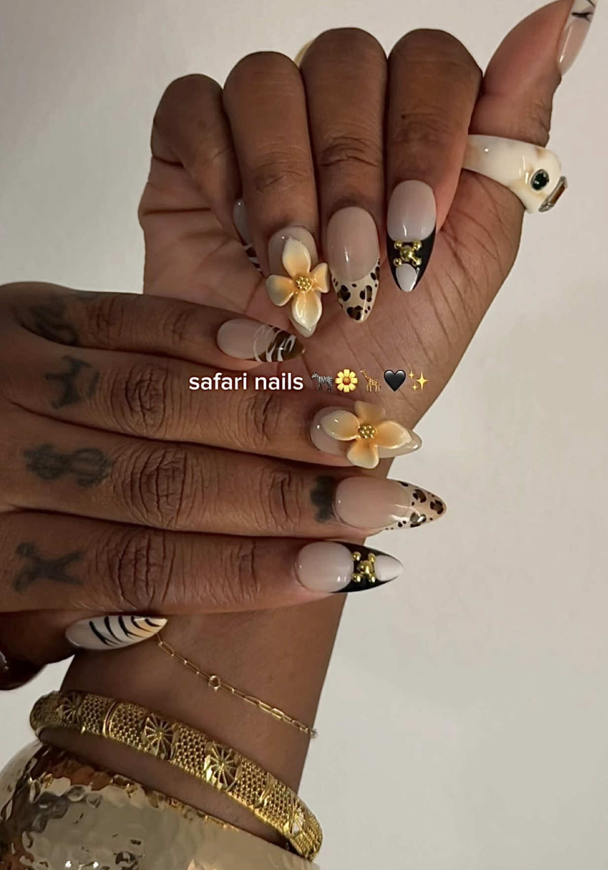This press on nail set from @NailVesta are teaaaa 😍🦓✨🌼 + the quality 10/10🔥 Can’t wait to try a different set!   #nailvesta #pressons #custompressonnails #acrylicnails #summernails 