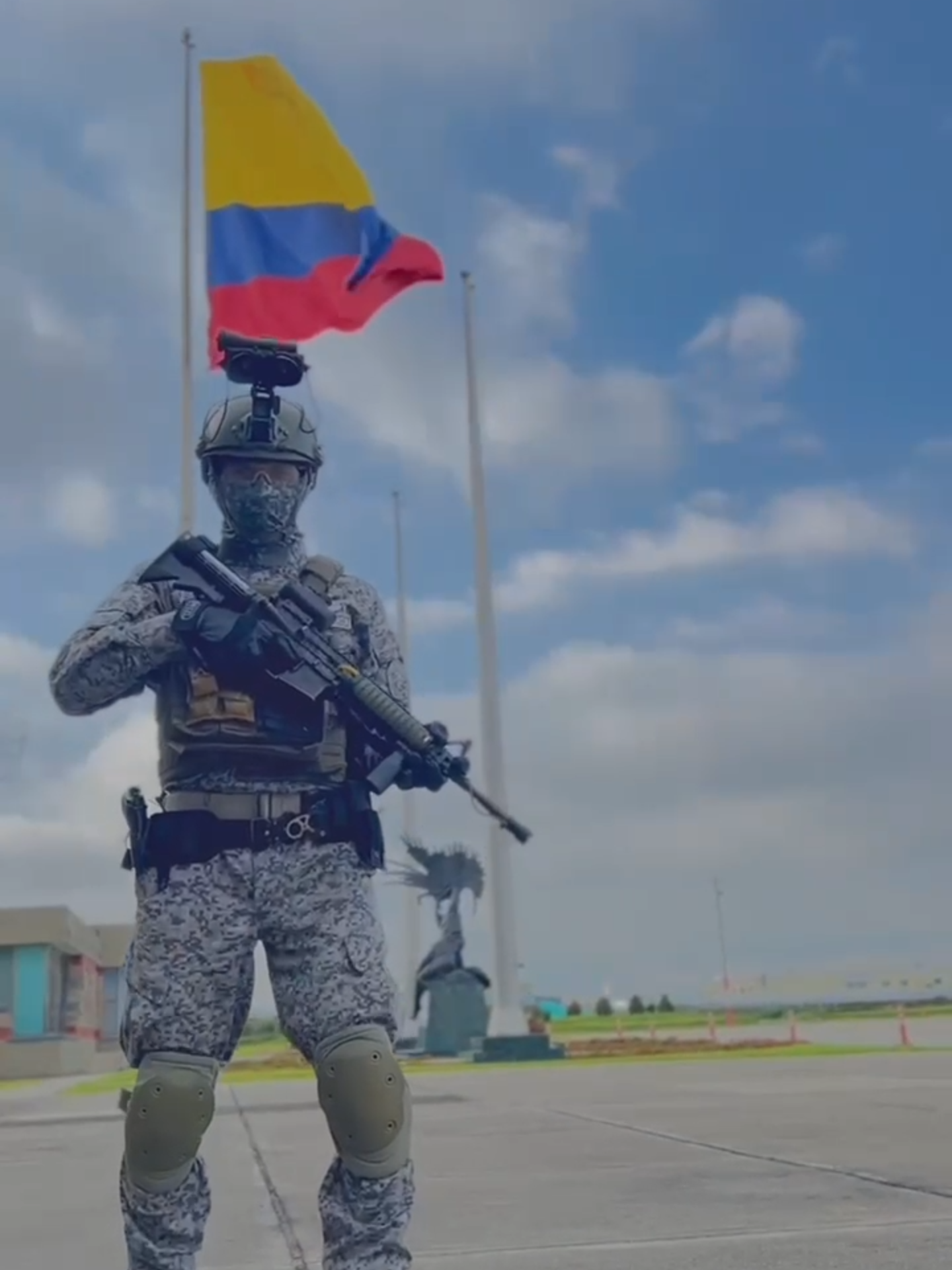 Es un orgullo servir en las filas de la #FuerzaAeroespacial 🇨🇴 desde diferentes especialidades.  Seguridad y Defensa de Bases Aéreas 🫡🪖 #CATAM  #AdAstra🚀 #SiempreFirmes  #colombia #AsíSeVaALasEstrellas #2025 #viral #fyyyyyyyyyyyyyyyy #fypシ #followme #foryou #viralvideo #militarylife  #videomilitar