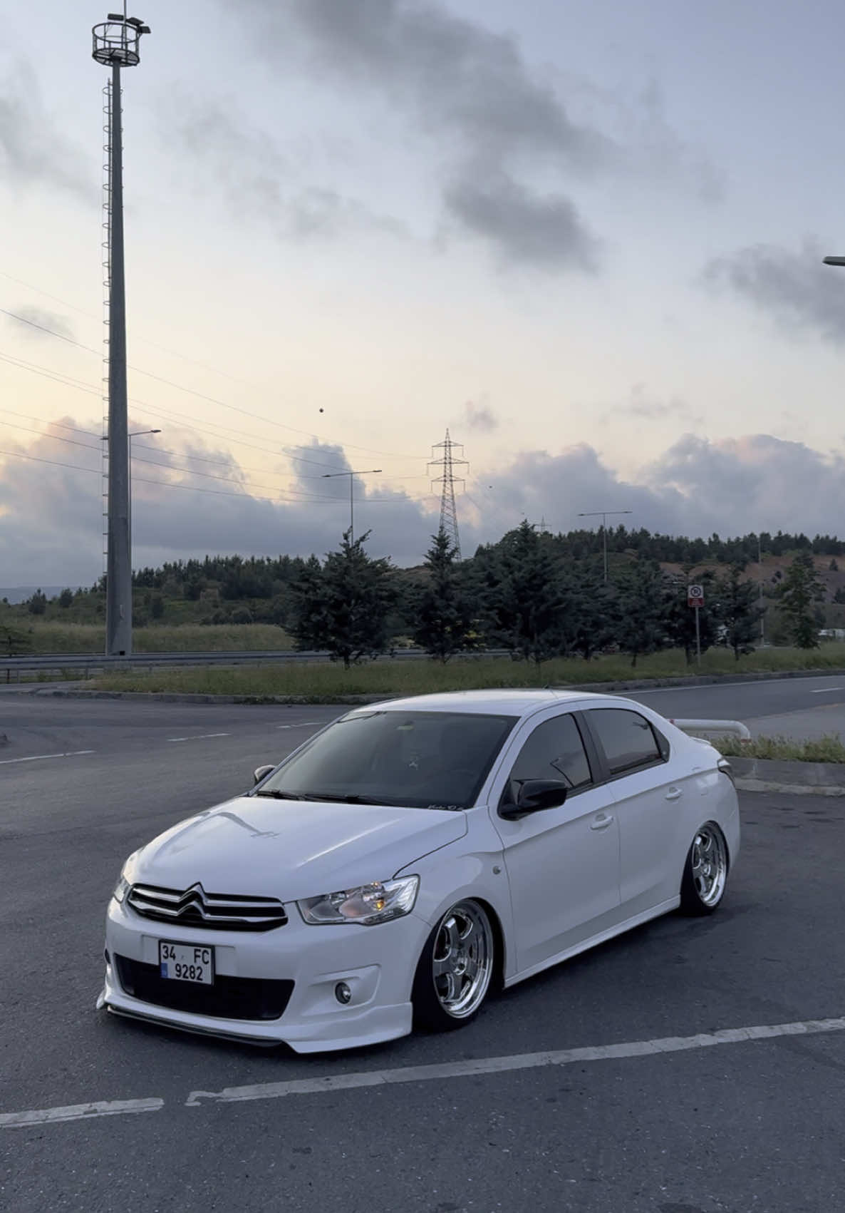 Fc 🤍 #photooftheday #fly #carsofinsta #viralvideostiktok #keşfetteyizzz #modifiye #foryou #foryoupage #viralvideo #CapCut #istanbul #fc9282 #celysee #speedlines #white #carsofinstagram #followers 