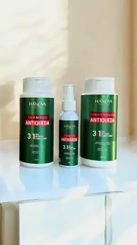 Queda capilar? Oleosidade excessiva?  A linha Hanova Expert Antiqueda 3x1 é a solução que você precisa! Com uma fórmula rica em ativos como Metionina, Capsicum, Pólen, Pfaffia e Quina, ela atua diretamente no couro cabeludo, controlando a queda, desintoxicando e hidratando os fios. O resultado? Cabelos mais fortes, revitalizados e com crescimento saudável! Experimente e redescubra a força dos seus cabelos. 🌿✨ #HanovaExpert #Antiqueda #CabelosFortes #amohanova #antiqueda  #CuidadoCapilar #dicacapilar #tratamentocabelo  #LinhaAntiqueda