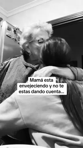 Gracias a este libro ahora puedo leer gran parte de la vida de mi madre y recordar lo linda que fue 🥹❤️ #mamá #regalos #hijos #madre #libros #regalosparamamá 