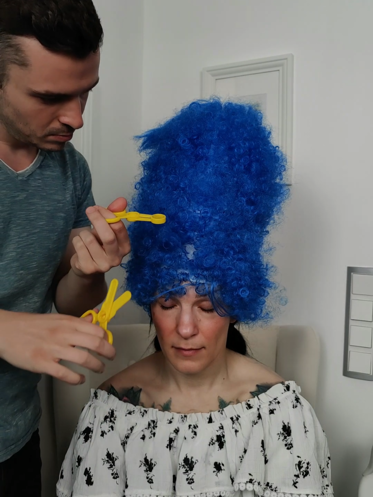 Guess who has a visit to the hairdresser today #asmr #asmrvideo 