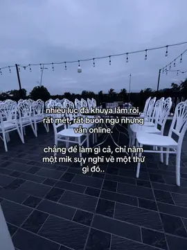 nhiều lúc đã khuya lắm rồi, rất mệt, rất buồn ngủ nhưng vẫn online. chẳng để làm gì cả, chỉ nằm một mik suy nghĩ về một thứ gì đó..#xuhuong #cap #bìnhyên #cuocsong #tamtrang #damchoidamchiu #capcut 