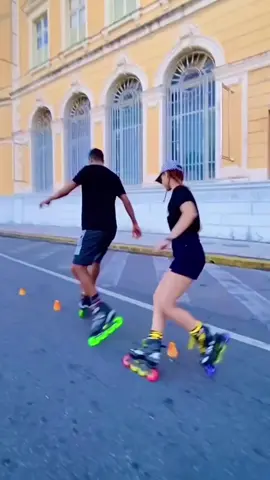 Aqui a sincronização é show  @Cones Slom Slalom @Andressa Fontinele  @patinando em família  #powerslom #patins 