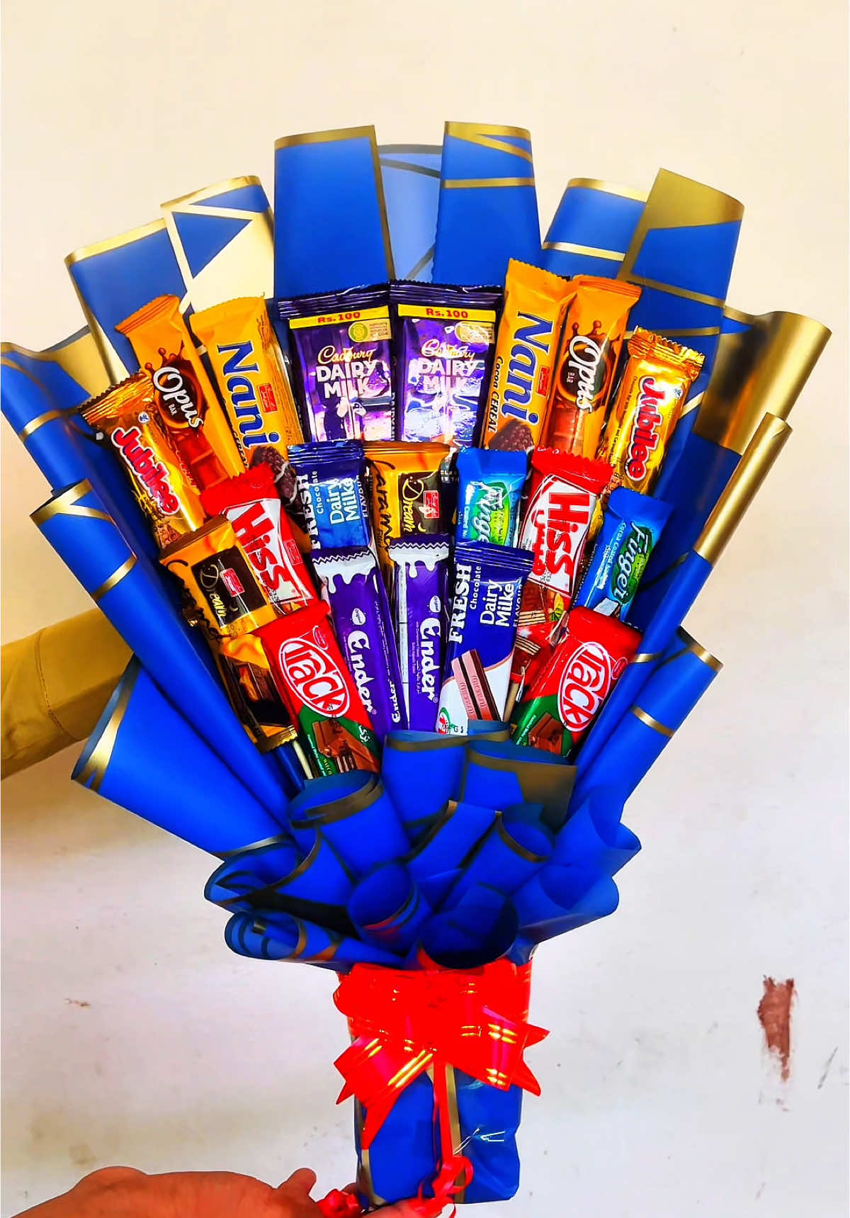 Asad khan decoration  Contact 03049150688 @zayandeceration #cardecoration #waddingroomdecoration #flowerbouquet #chocolatebuquet🍫💐 #faryou #viraltiktok #viraltiktok #trending #trending 