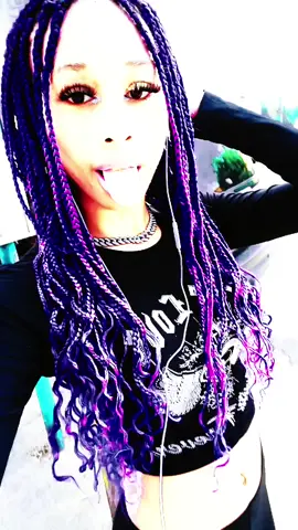 summer just begunn 🤪✨️😩#pretty #fyp #2025 #baddie #cute #picses #purple #black 