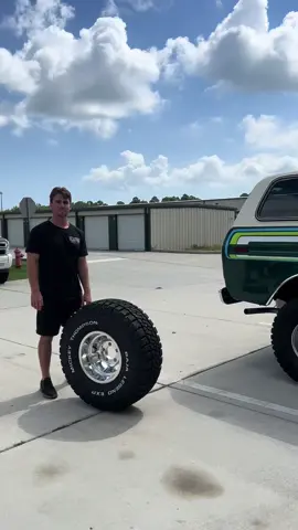 What do you guys prefer? #bronco #ford 