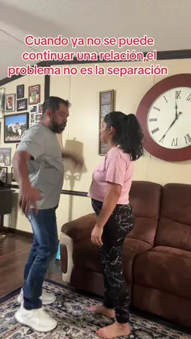 Cuando una relación esta rota quedarse solo por los hijos no es darles una familia,les estas enseñando que las peleas son normales en una relación y que estar juntos es una obligación #marriedlife #reflexion #muycierto #hijos #tristerealidad 