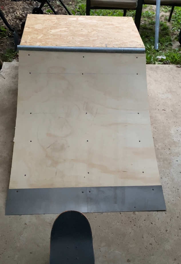 Home made quarter pipe @🎧 #foryoupage #trends #diybuilds #homemade 